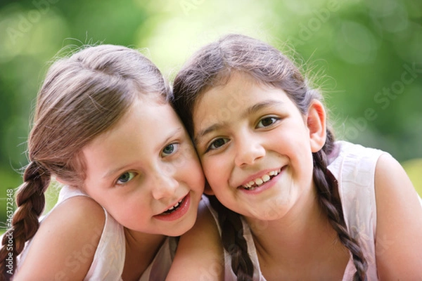 Obraz zwei Kinder im Park