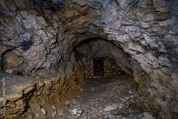 Fototapeta Breathtaking stalactite caves in the Danube valley near Beuron