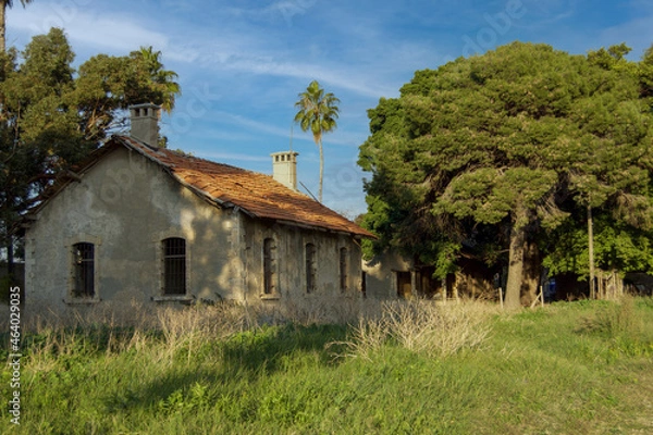 Fototapeta old abandoned house
