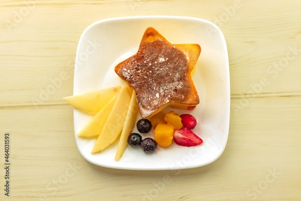 Obraz 星型のパンケーキとフルーツを並べて中央に配置したイメージ