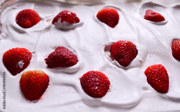 Obraz Detalhes da sobremesa com morango e chantilly. 