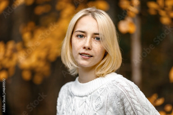 Obraz blonde with freckles short haircut in autumn