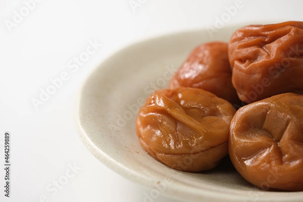 Fototapeta 梅干し（南高梅）を白バックで