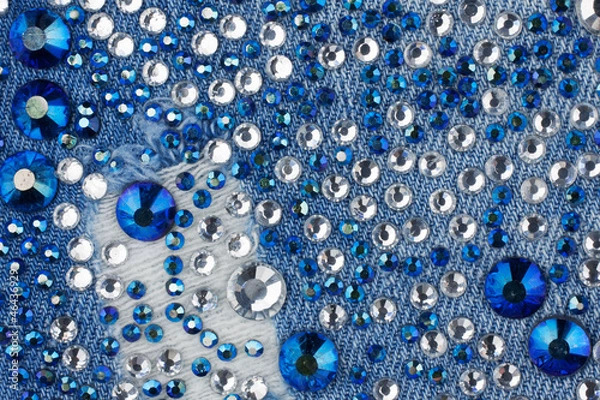 Obraz Jasnoniebieski dżins z niebieskimi i srebrnymi dysze