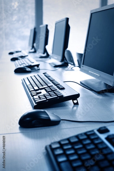 Obraz Laboratorium komputerowe.