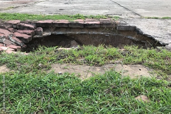 Obraz A big hole at the footpath in the city. The dangerous problem for travel.