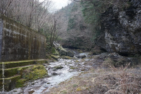 Obraz 山奥に流れる川