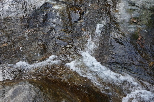 Obraz 山奥に流れる川