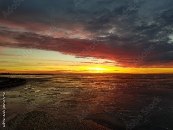 Obraz Bright colors of an evening sunset on the Gulf of Finland. Russia, St.Peterburg 