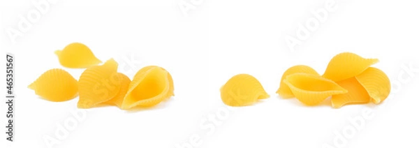Fototapeta Pasta shells isolated with white background