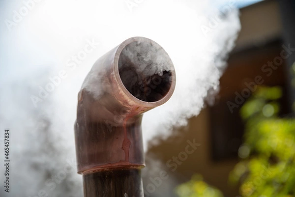 Obraz パイプから噴射する湯煙の写真