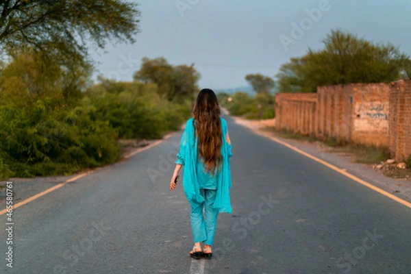 Obraz Girl in Pakistani dress walking on a road