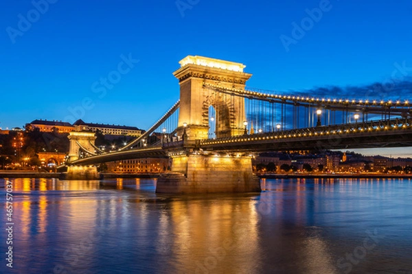 Fototapeta Budapest, Hungary - 22 September, 2020: Twilight image of Szecenyi Lanchid or Chain Bridge over Danube River in Budapest, Hungary