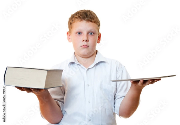 Obraz Мальчик держит в руках книгу и планшетный компьютер