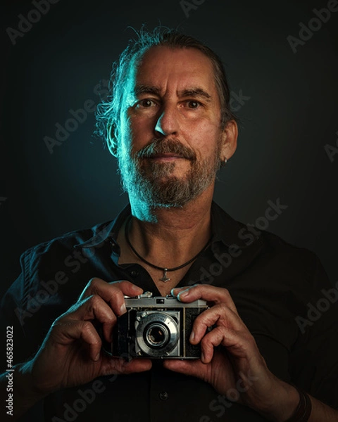 Obraz Man with old camera