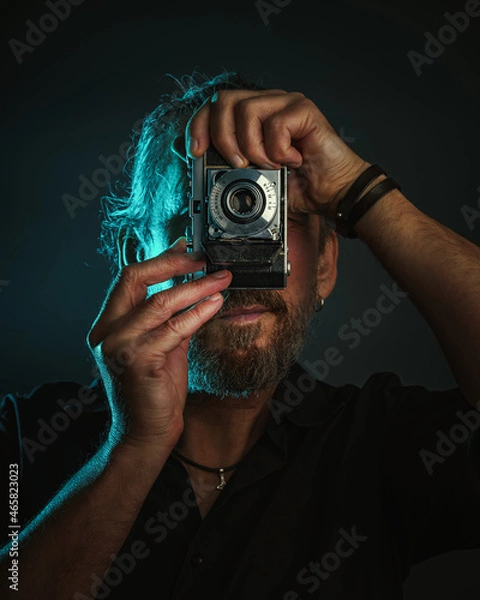 Obraz Man with old camera