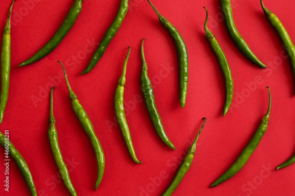 Obraz 青唐辛子　赤い背景