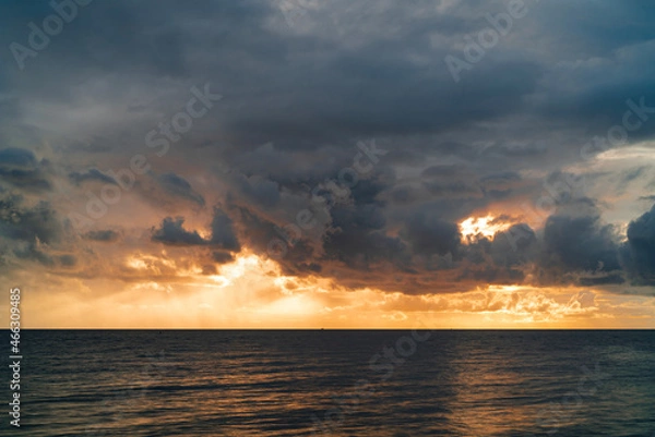 Obraz sunset over the ocean