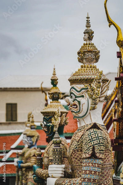 Obraz Giant statue at the grand palace the Temple of the Emerald Buddha.	
