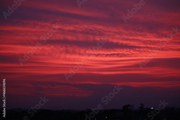 Obraz 紅紅に染まる日暮の雲