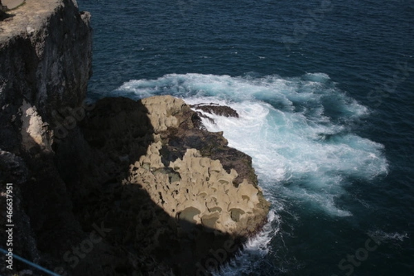 Obraz Waves crashing on rocks