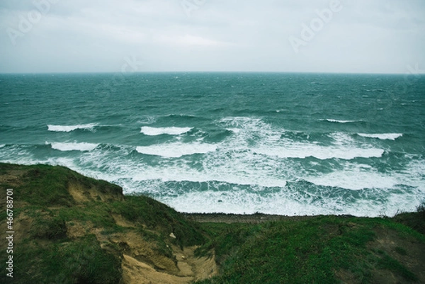 Obraz waves breaking on the rocky beach