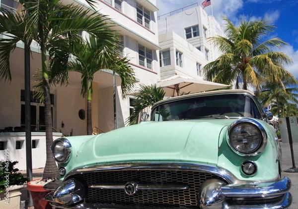 Obraz Antique automobile on ocean drive,