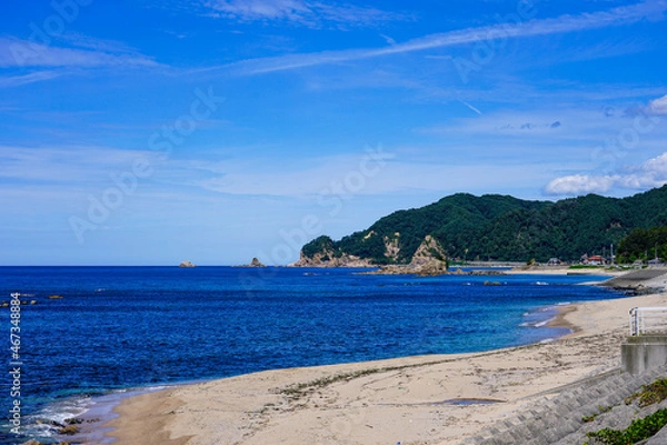 Fototapeta 笹川流れ 鳥越山海水浴場（新潟県村上市）