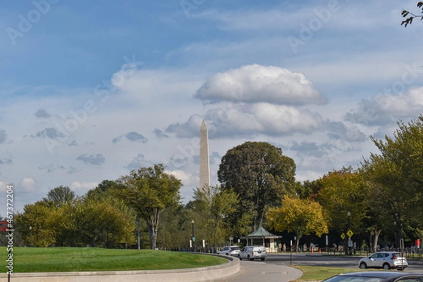 Fototapeta Washington, DC, USA - October 25, 2021: Washington Monument on a Bright Fall Afternoon as Seen from the Southern Side of the Lincoln Memorial