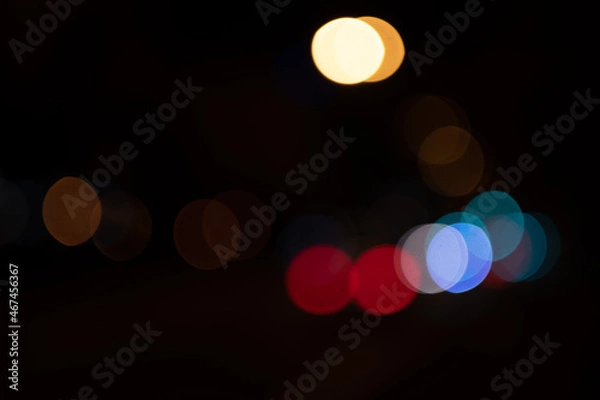 Fototapeta bokeh ronds de lumière chaude rouge jaune bleue sur fond noir