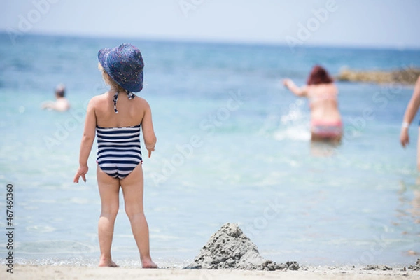 Obraz children playing on the beach