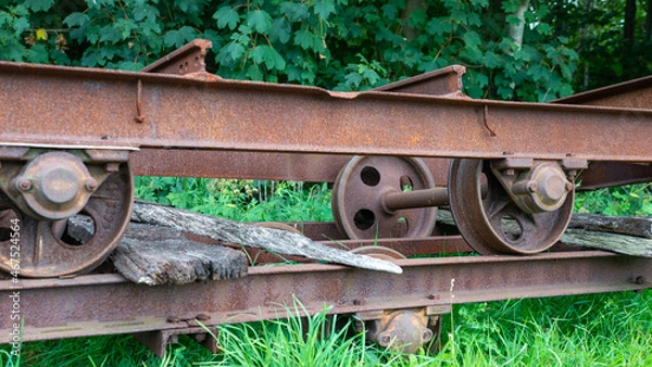 Obraz Stahlrad auf Schiene einer Moorbahn