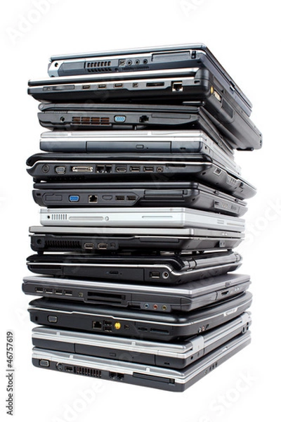 Obraz Stos starych używanych komputerów przenośnych do recyklingu