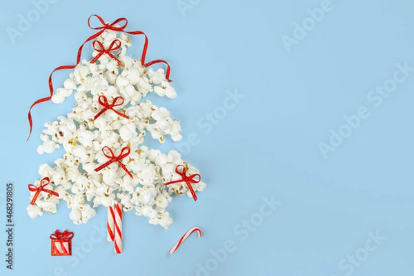 Obraz popcorn christmas tree on blue background