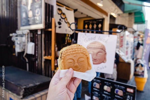 Obraz 鎌倉　食べ歩き名物　大仏焼き