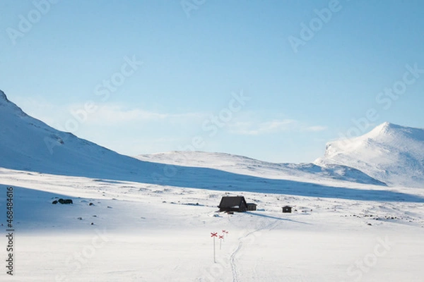 Fototapeta An emergency hut in the snow along Kungsleden trail between Salka and Kebnekaise, early April 2021