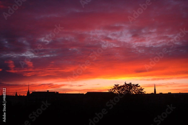 Fototapeta sunset above city