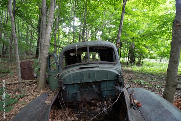 Obraz old abandoned car