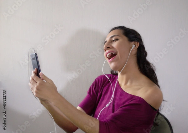 Obraz Mujer con teléfono feliz 