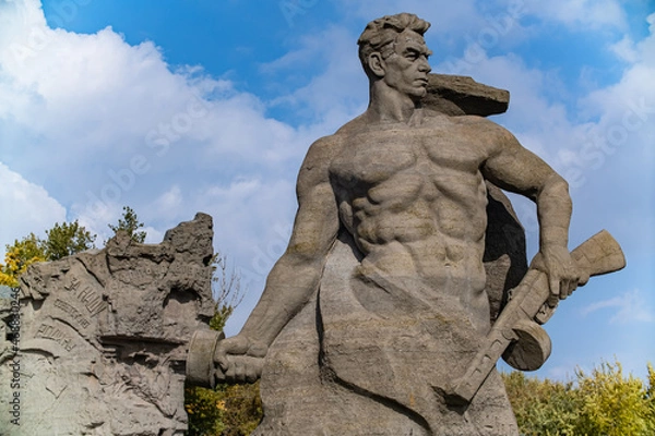 Obraz Monument to the Unknown Soldier and sculpture of the Motherland in Volgograd, Russia. The inscription on the monument: "not a step back"