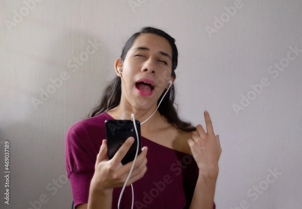 Obraz Mujer con teléfono feliz 