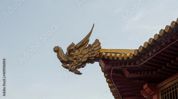 Obraz the figure of a dragon's head on the roof of a Buddhist pagoda