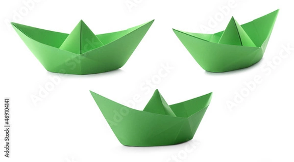 Fototapeta Set with green paper boats on white background