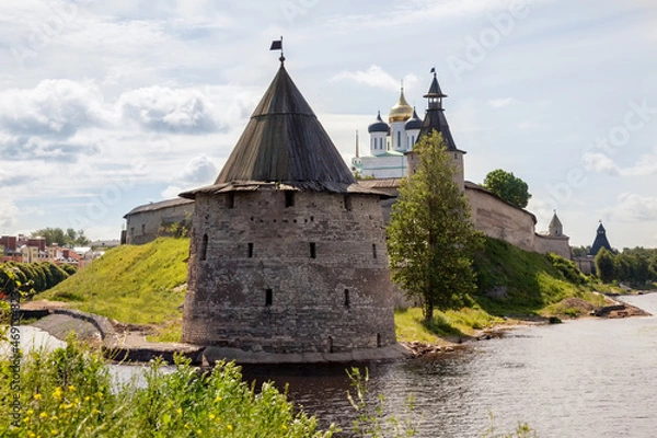 Fototapeta Stone tower and Pskov Kremlin fortress wall at the confluence of two rivers, Russia