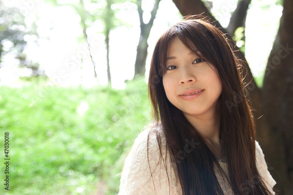 Obraz 微笑む若い女性 ポートレート