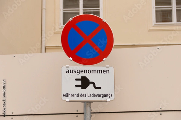 Obraz Halteverbot ausgenomme Ladetätigkeit für Elektroautos