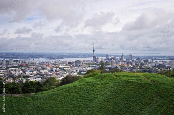 Fototapeta Crater hill on the top of Mount Eden. Auckland view in New Zealand.