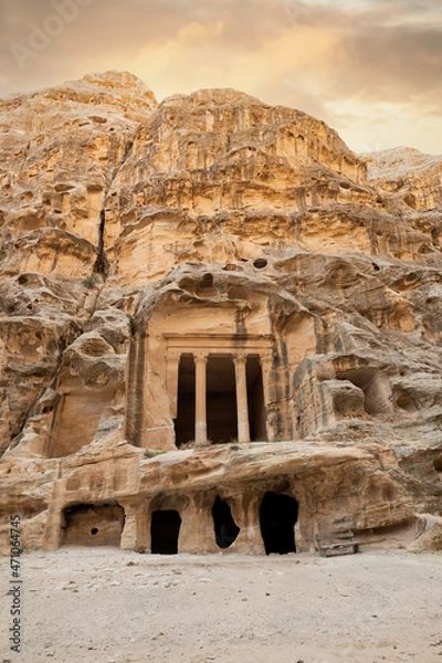 Fototapeta Stunning view of the little Petra site. Petra is a Unesco World heritage site, historical and archaeological city in southern Jordan.