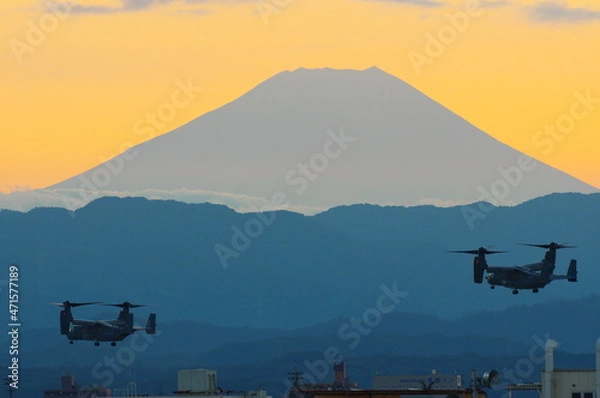 Obraz 夕暮と富士山とオスプレイ