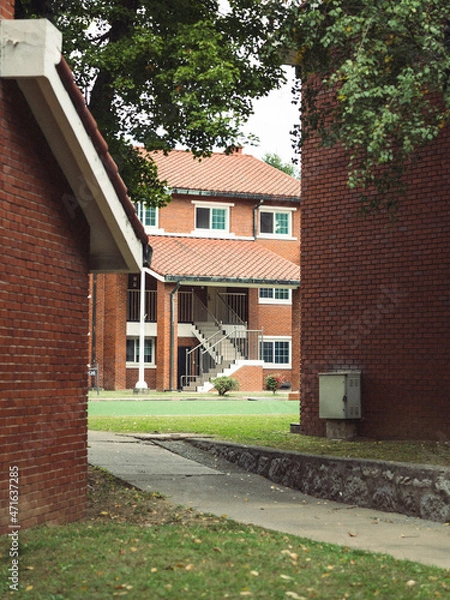 Fototapeta 집들 사이로 보이는 미국식 주택